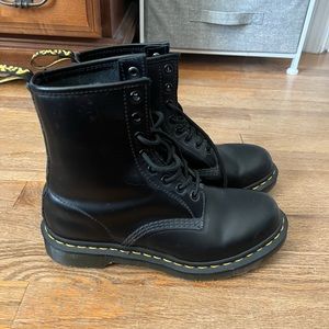 Dr. Marten Womens 1460